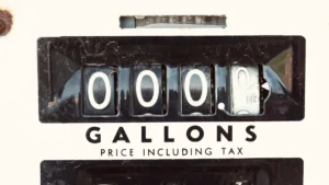 How Many Gallons Of Gas Does A Car Hold